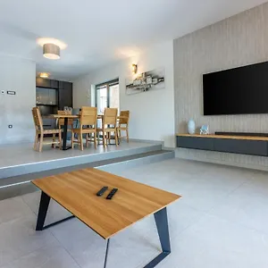 Palma With Heated Private Pool Podhum